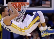 开云体育入口-西决生死战之夜，三笘薰关键回合不手软