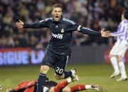 开云体育官网-绝境重生，利拉德在山西队对阵活塞中的自我救赎