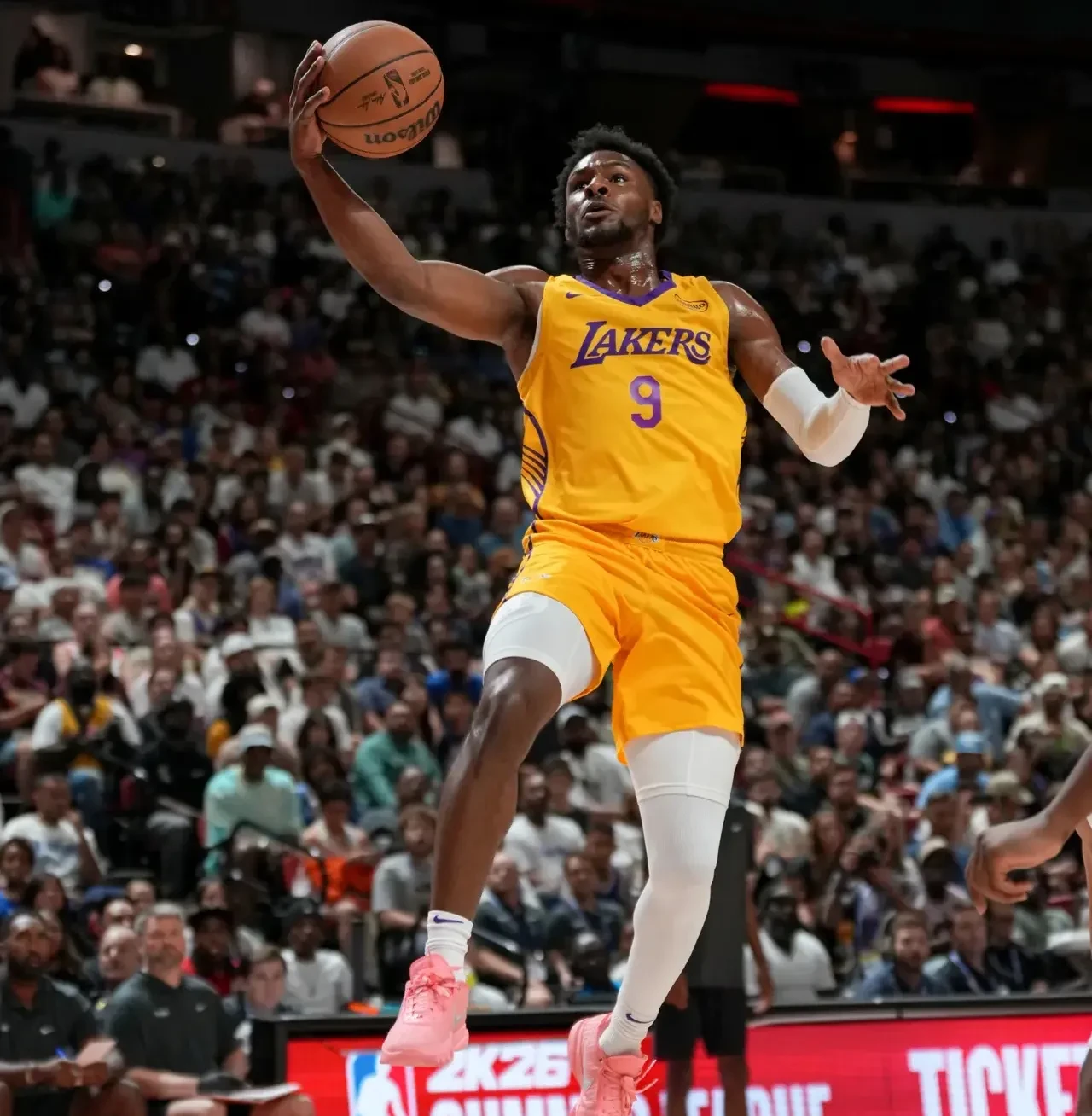 包含魔术翻盘湖人B队，麦科勒姆高光表现的词条