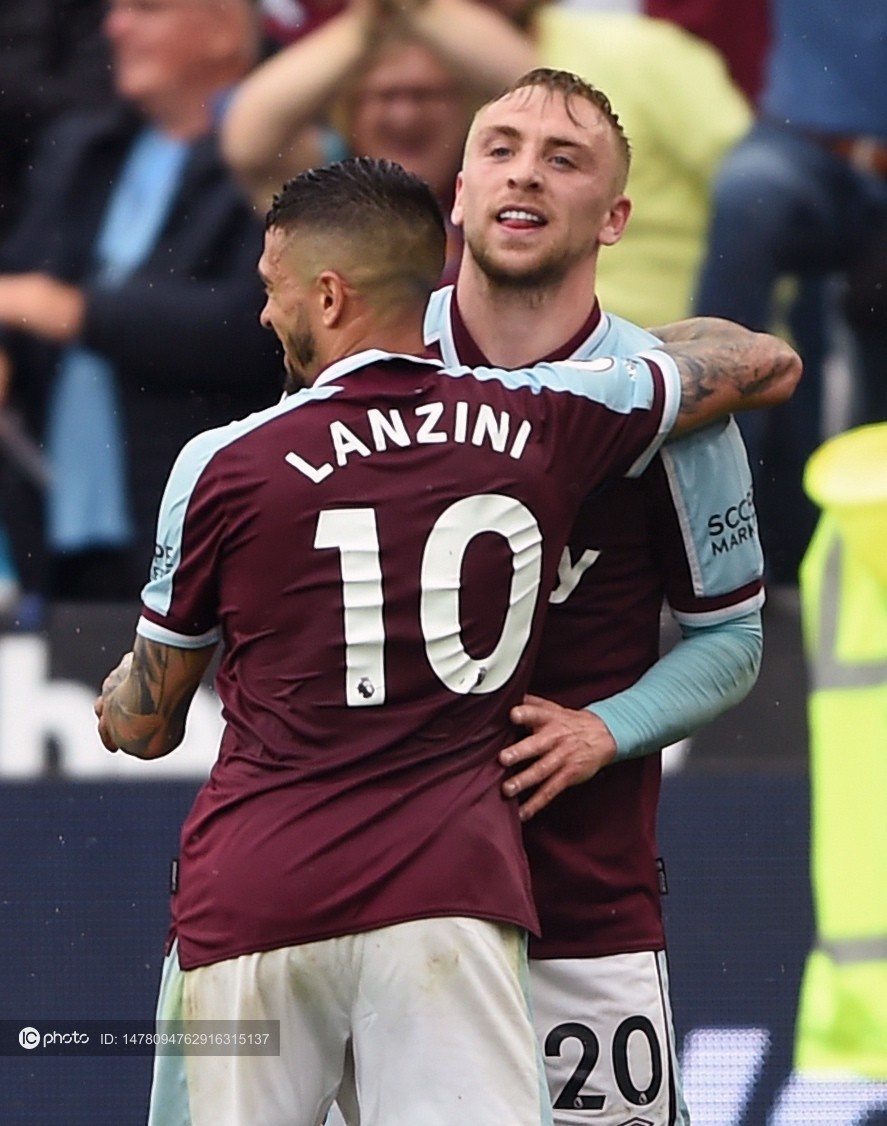 曼城凭梅开二度，轻松斩获三分