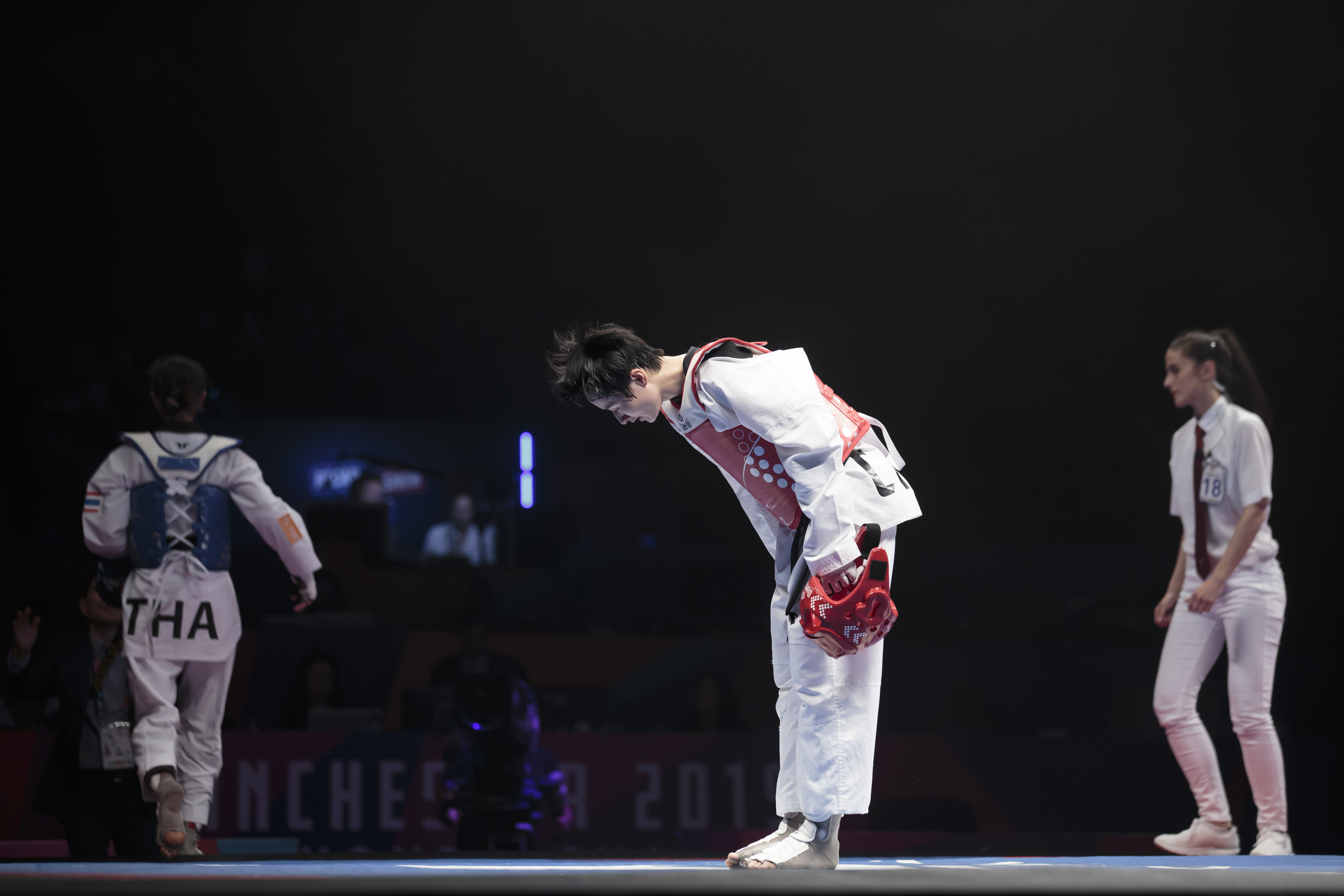 中国跆拳道选手惊艳表现，成功晋级半决赛