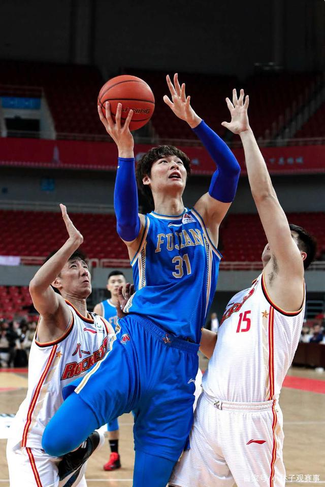 山东队逆转广东队，王哲林高光表现