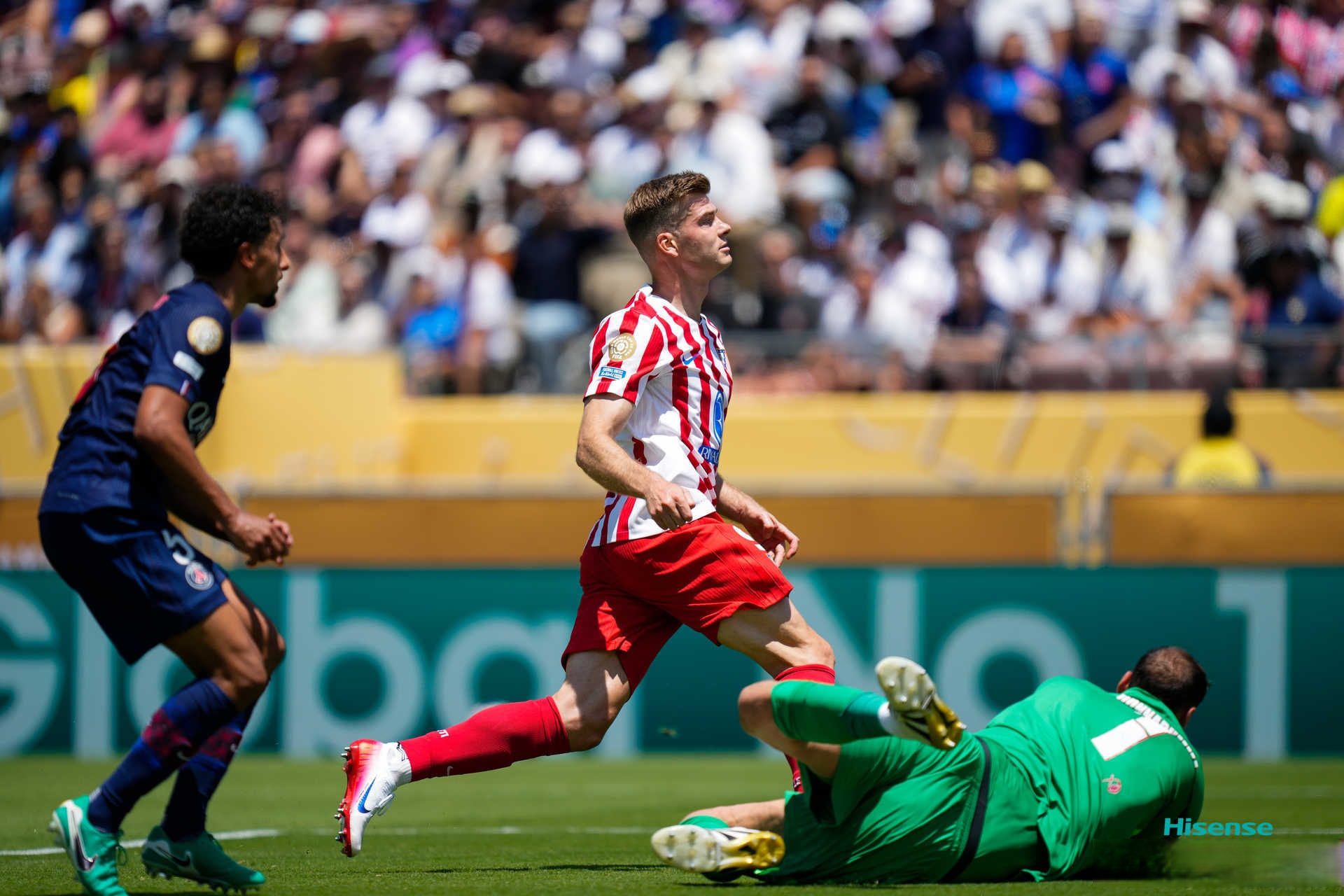 巴黎队神奇逆转晋级四强