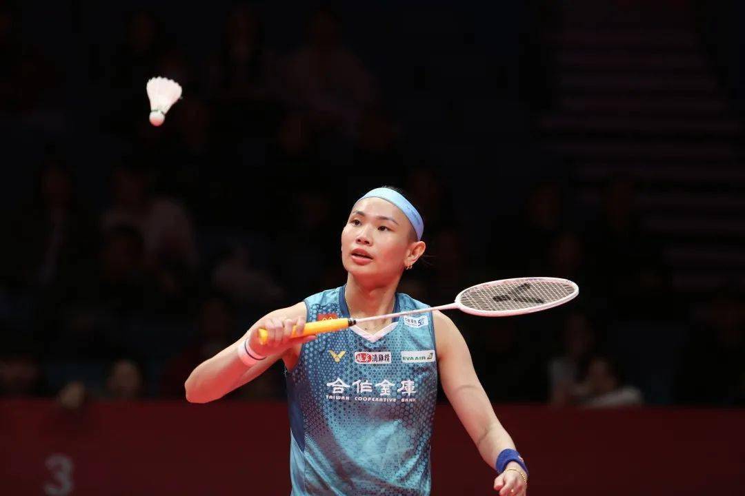 包含中国羽毛球队力克英格兰羽毛球队，戴资颖高光表现的词条