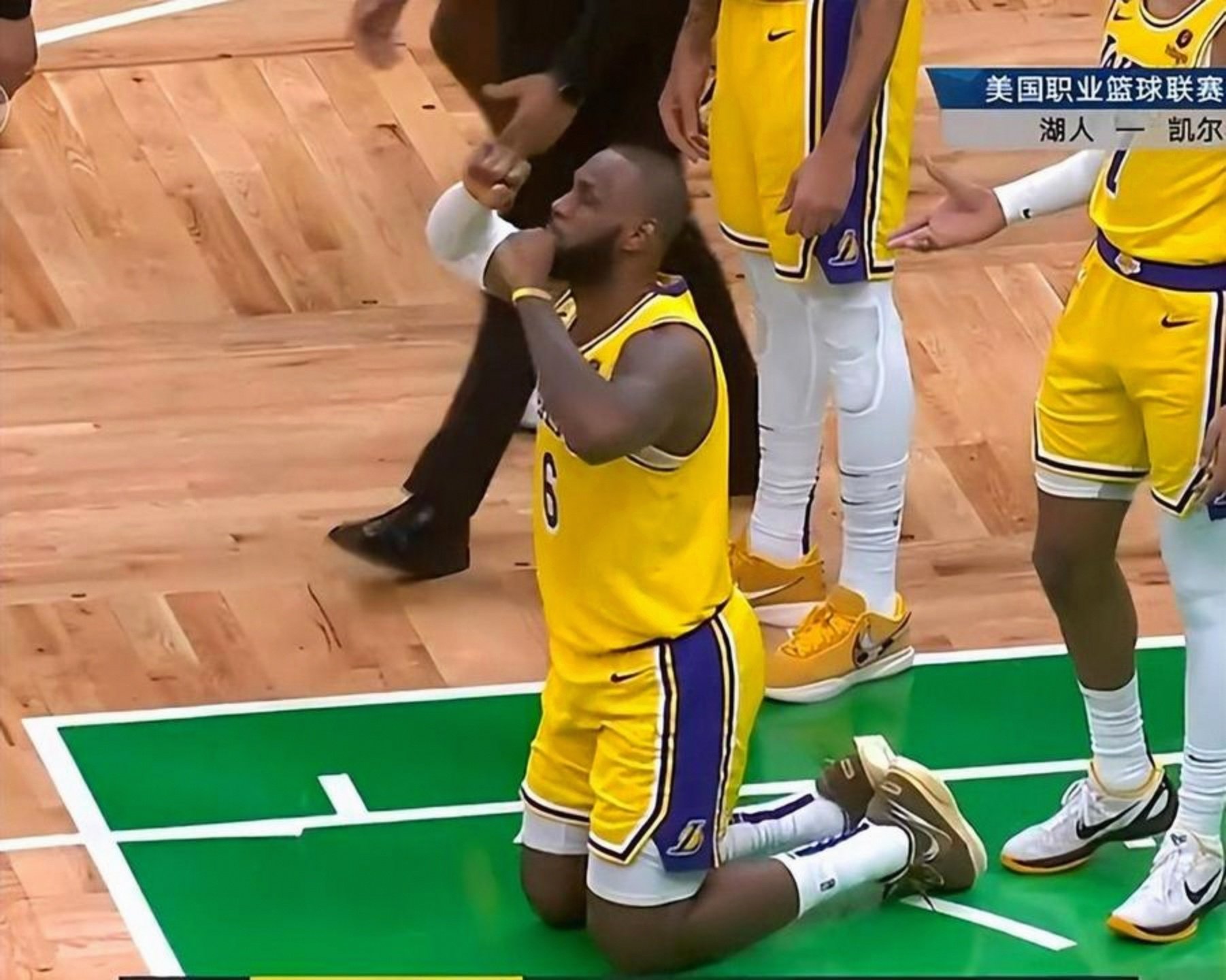 湖人轻取凯尔特人B队,拉塞尔送出助攻 湖人轻取凯尔特人B队,拉塞尔送出助攻