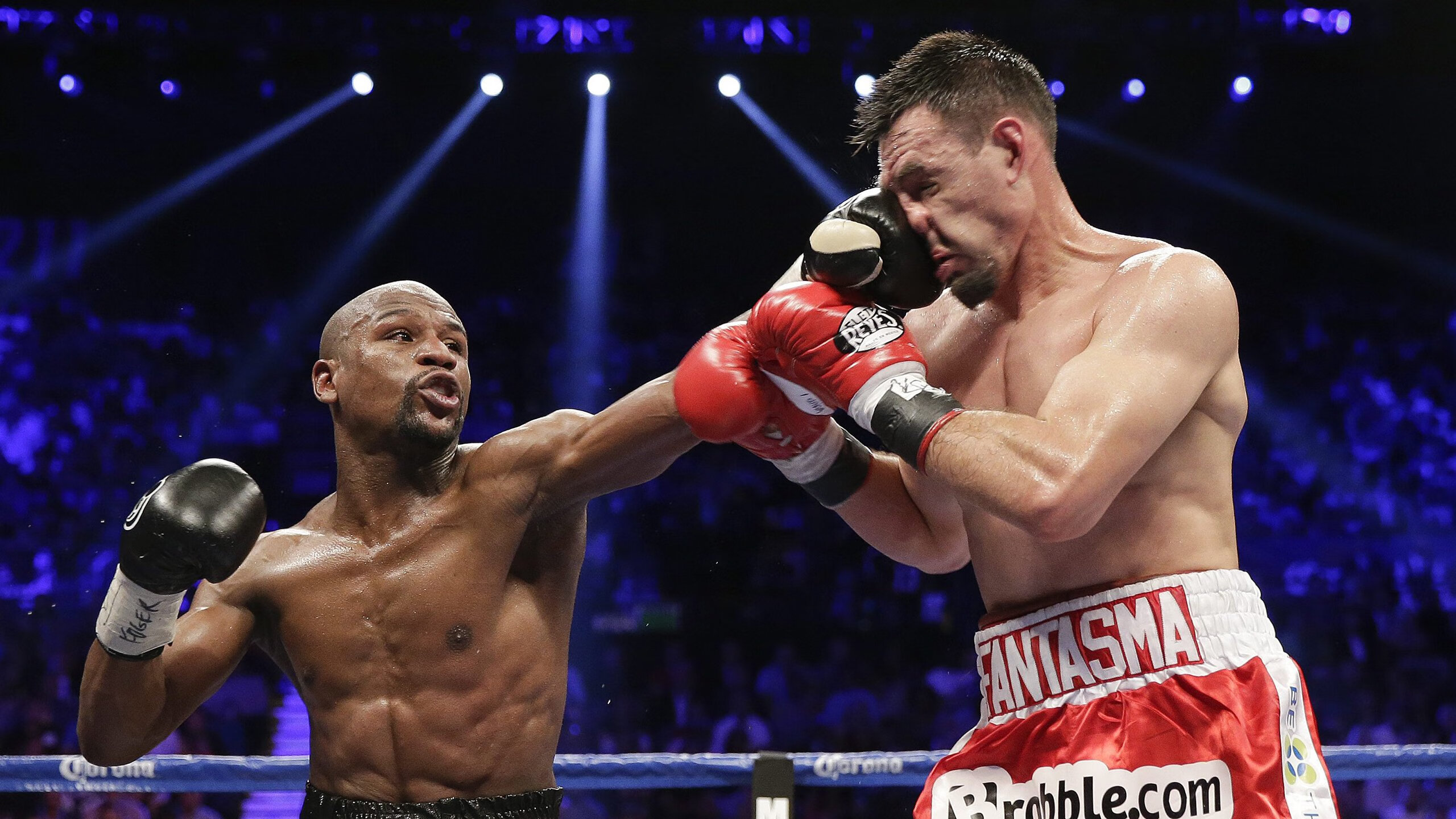 跨界巅峰战，湖人体系强压广东队，塔图姆点燃赛场背后的篮球哲学